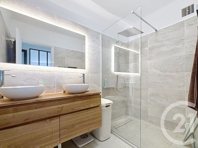 Appartement F3 à vendre - 3 pièces - 65.78 m2 - GRASSE - 06 - PROVENCE-ALPES-COTE-D-AZUR - Century 21 Côté Ouest