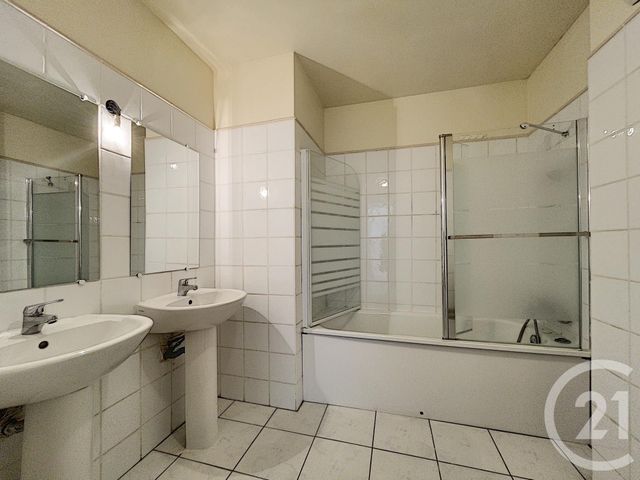 Appartement F3 à vendre - 3 pièces - 61.0 m2 - GRASSE - 06 - PROVENCE-ALPES-COTE-D-AZUR - Century 21 Coeur De Ville Appartement F3 à vendre - 3 pièces - 61.0 m2 - GRASSE - 06 - PROVENCE-ALPES-COTE-D-AZUR - Century 21 Coeur De Ville